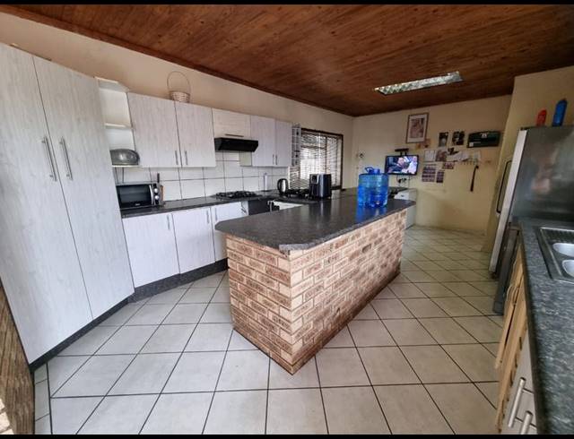 3 BEDROOM HOUSE FOR SALE IN GENL ALBERTS PARK